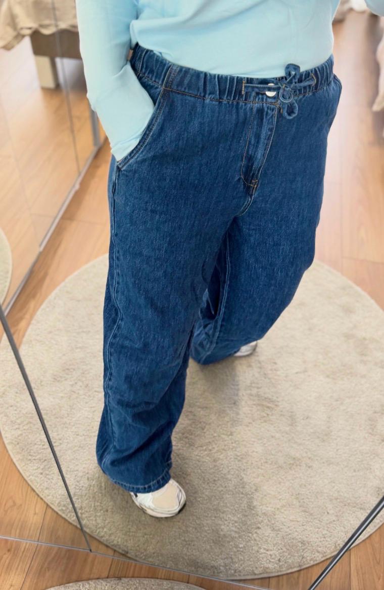 Jean's ample ANGIE